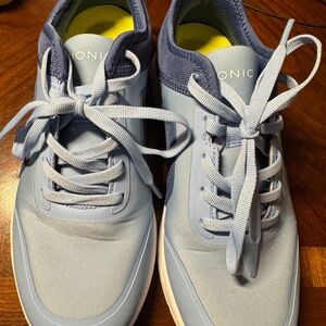 Vionic Women’s Light Blue Sneakers, EUC